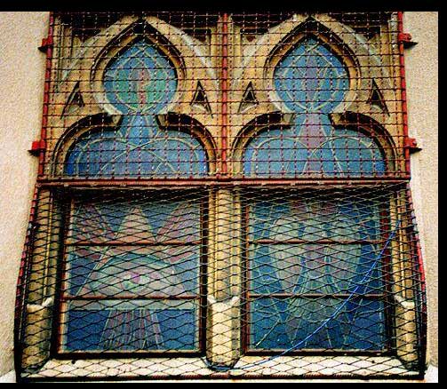 Komorowice okno kościoła widok zewnętrzny